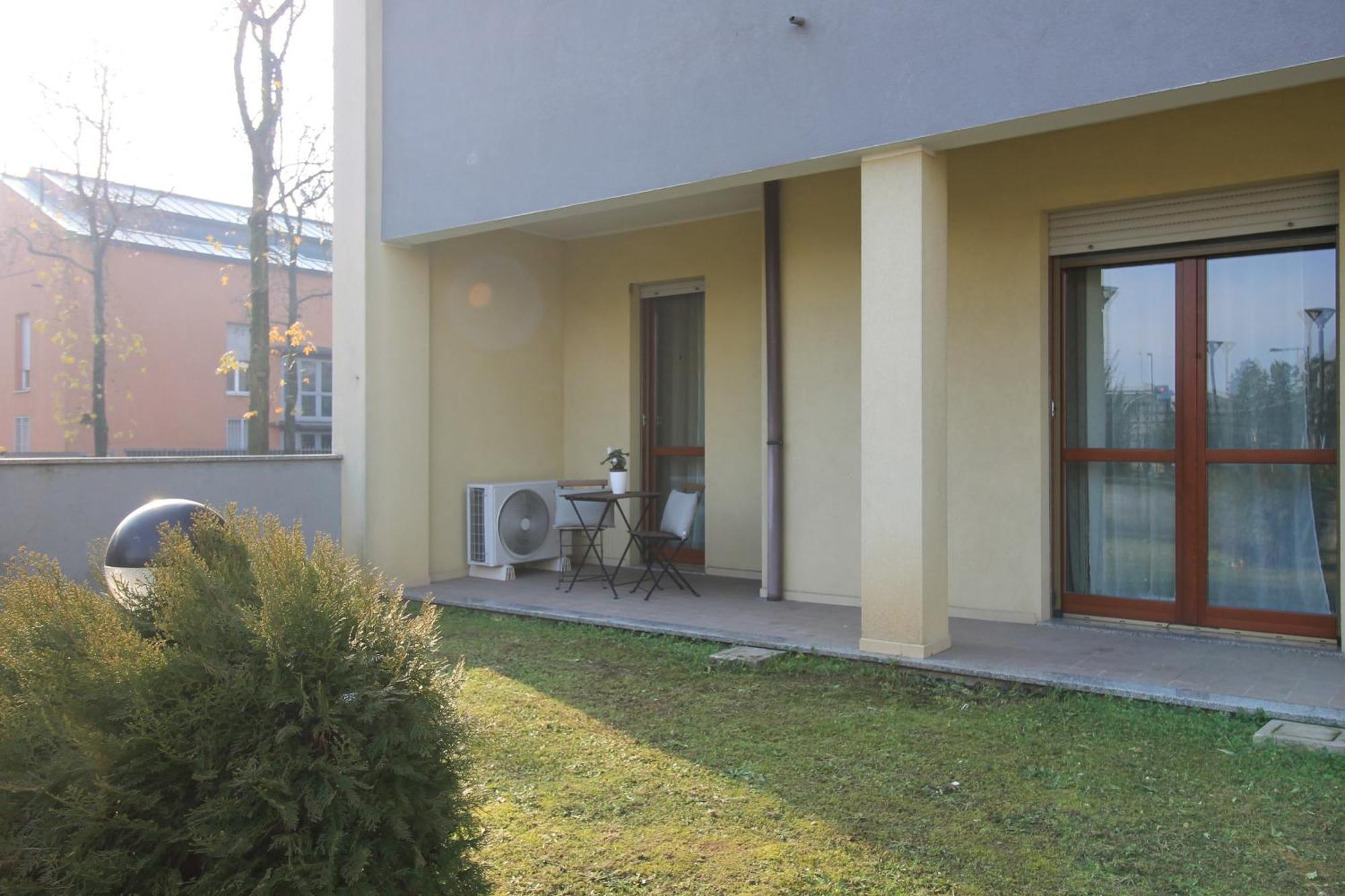 Hq Aparthotel Milano Inn - Smart Suites Чинизелло-Бальзамо Экстерьер фото